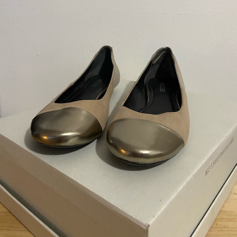 Barely worn Arezzo (top Brazilian brand!) flats.